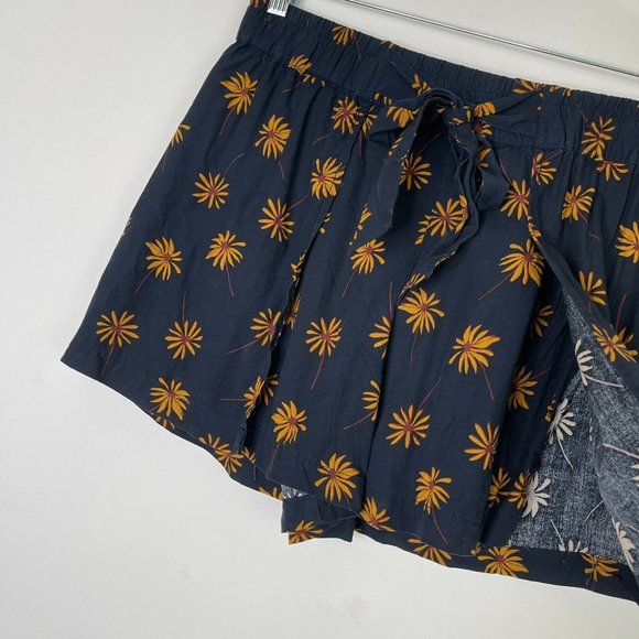 Madewell Daisy Shorts Size Medium - Picture 4 of 10